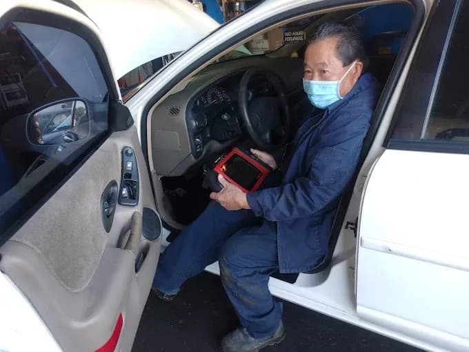 Reading a car’s computer with a diagnostic scanner